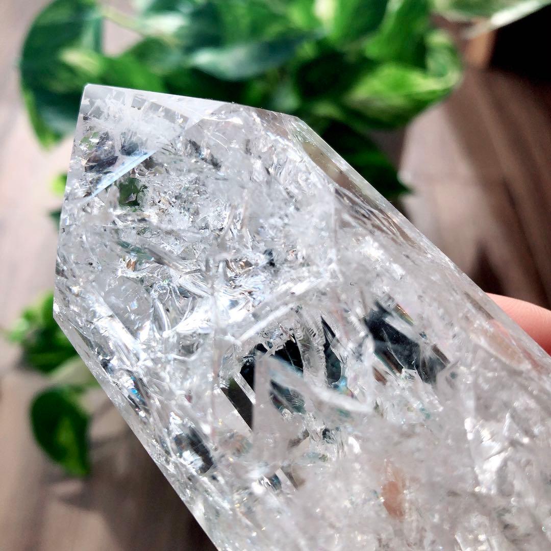 【オススメ】☆レインボー入りクラック水晶ポイント☆