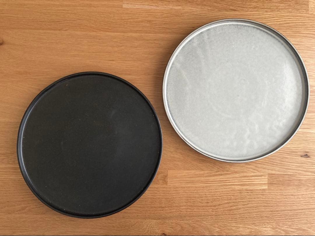 【人気】マルミツポテリ☆ソボカイ丸平皿セット白黒