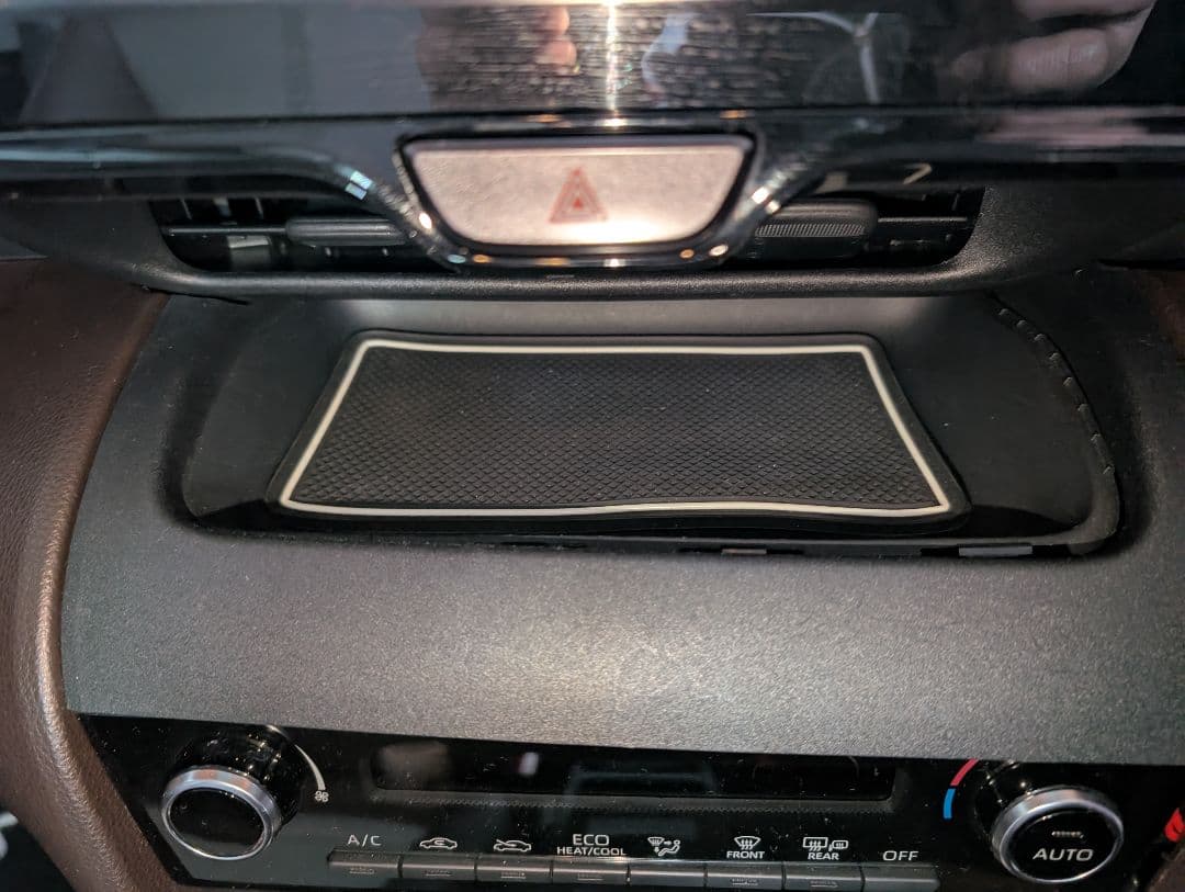 【ヤリスクロス】 コンソールボックス、ラバー、フロアマット、カップホルダー4 点