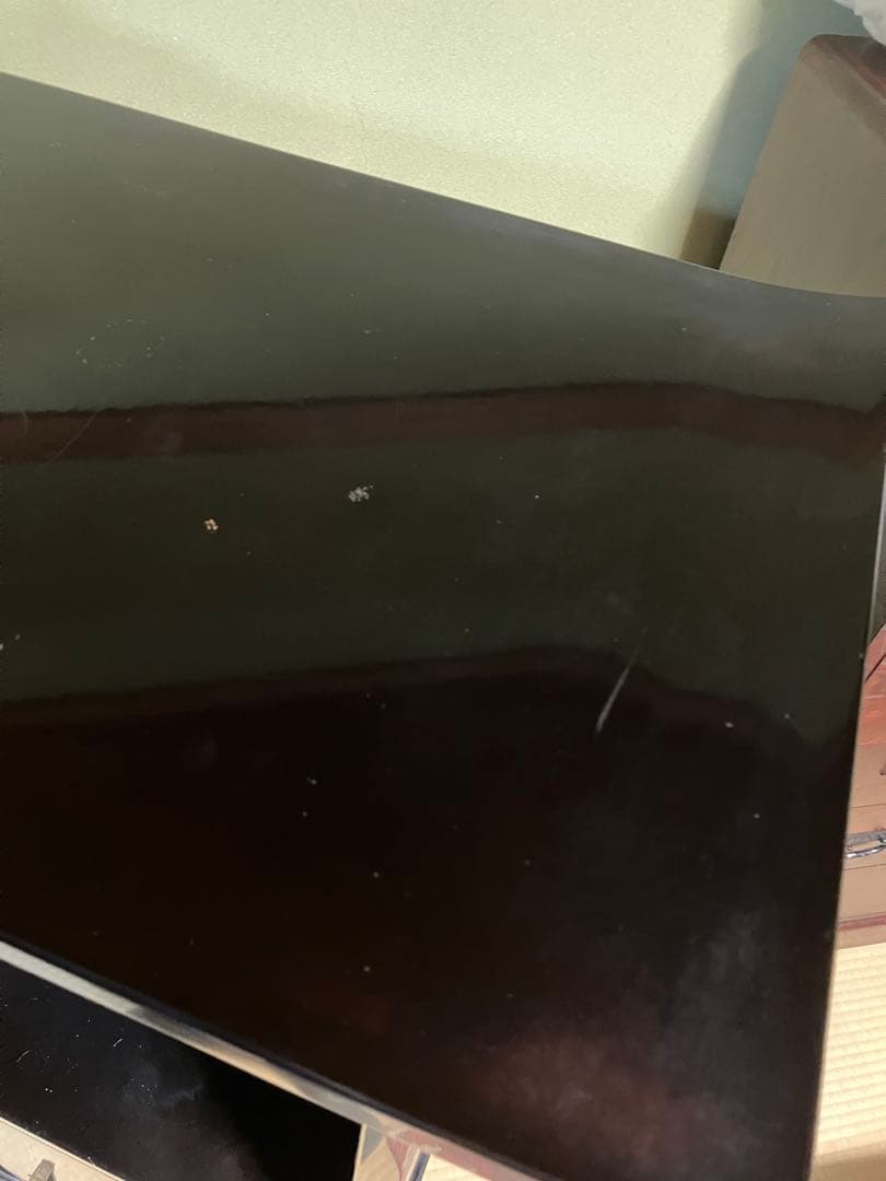 黒い和風収納棚 金色の花柄