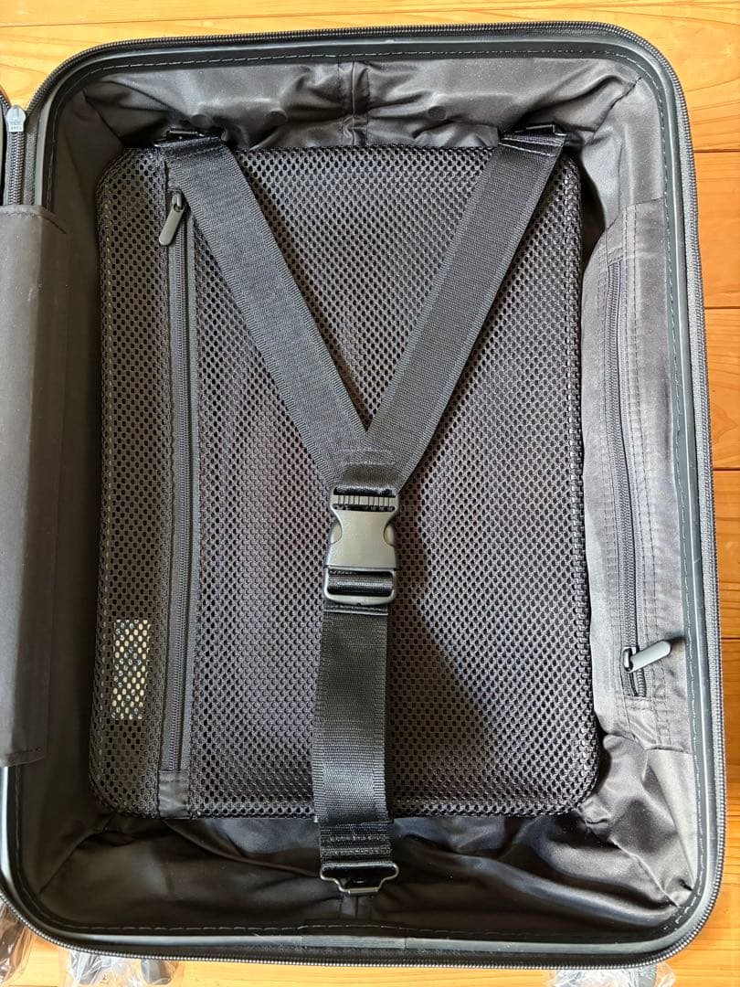 【aucentic】ブラックキャリーケース TSAロック付き