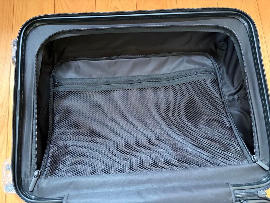 【aucentic】ブラックキャリーケース TSAロック付き