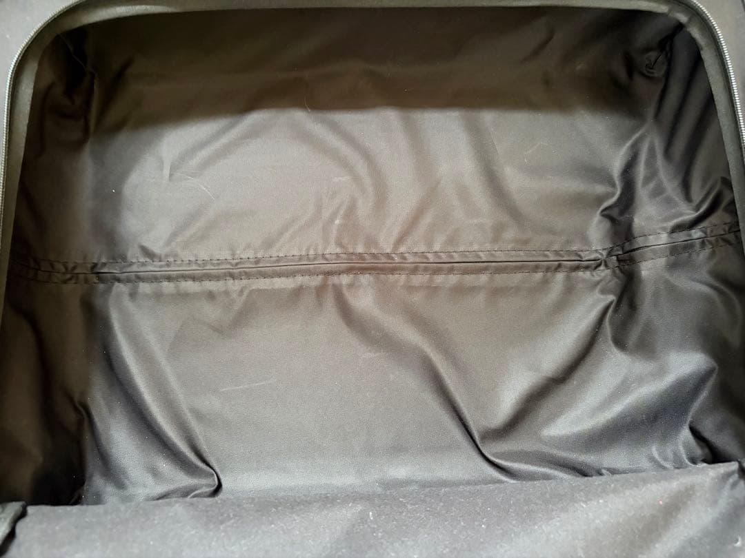 【aucentic】ブラックキャリーケース TSAロック付き