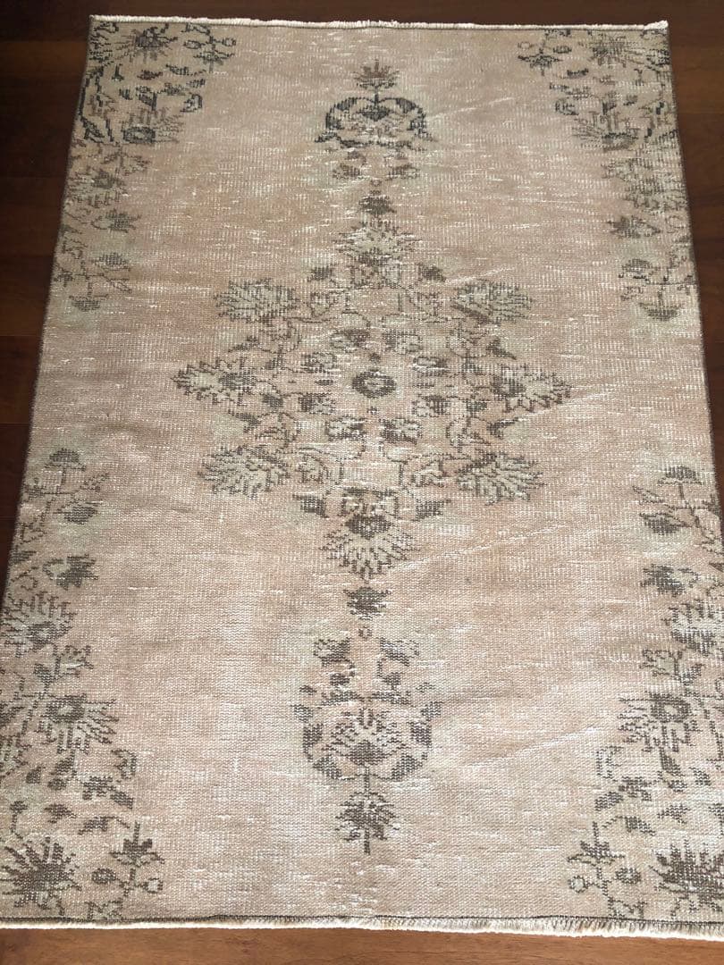 ヴィンテージラグ　トルコ　ベージュオーバーダイ　アナトリア　フローラルメダリオン