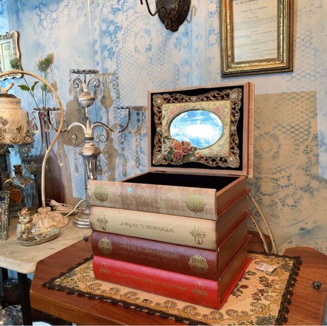 アンティークな部屋/ Secret book / アクセサリーボックス