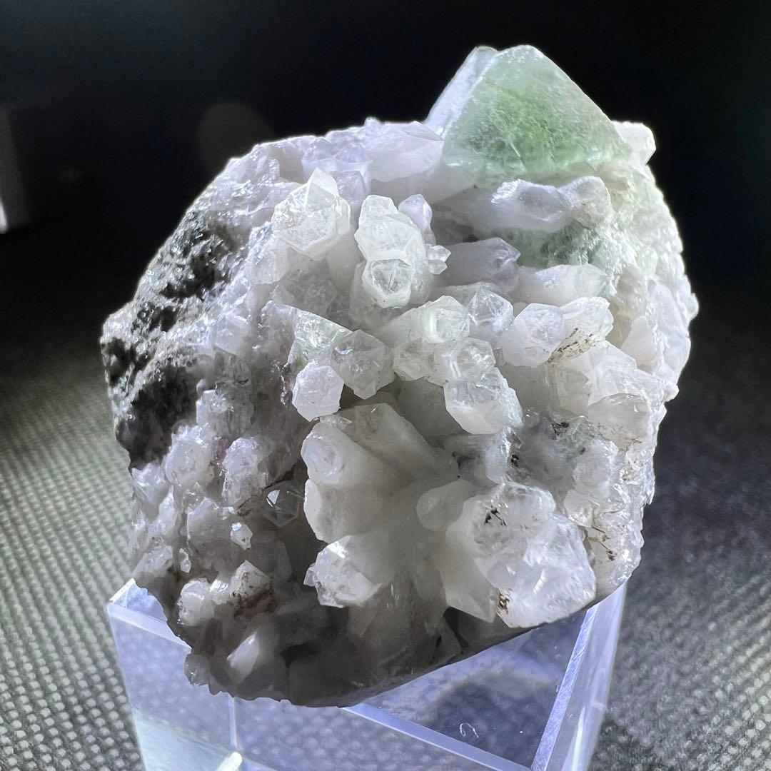 内モンゴル産　クォーツ共生「フォレストグリーン」「モスグリーン」フローライト