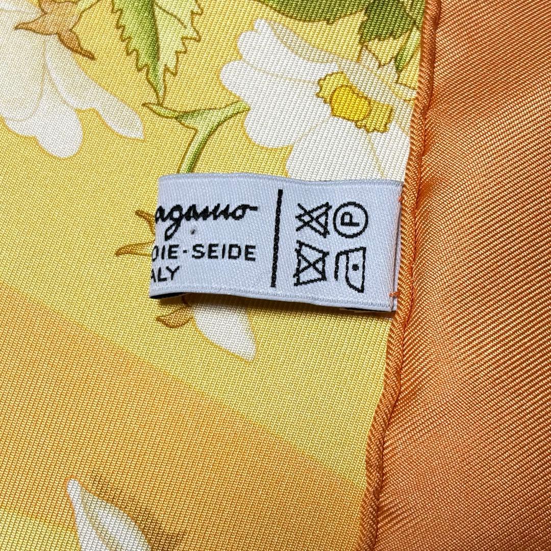 Salvatore Ferragamoスカーフ 花 蝶 てんとう虫 シルク 美品