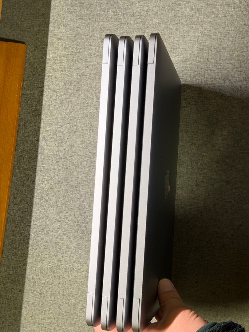 macbook 12インチ　m3-8-256 バッテリー不具合　ジャンク扱い