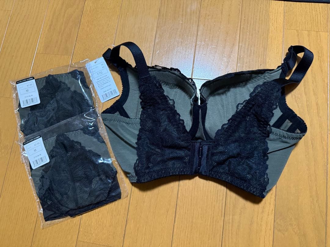 ヘブンジャパン　ビスチェリーナ　ブラジャーショーツセット