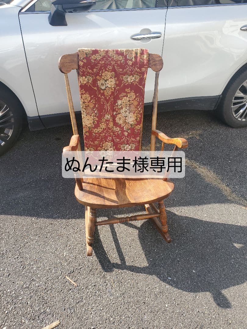 木製ロッキングチェア 赤い布地