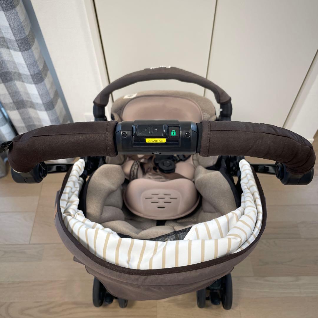 Combi 折りたたみ式ベビーカー スゴカルα 4キャスエッグショック