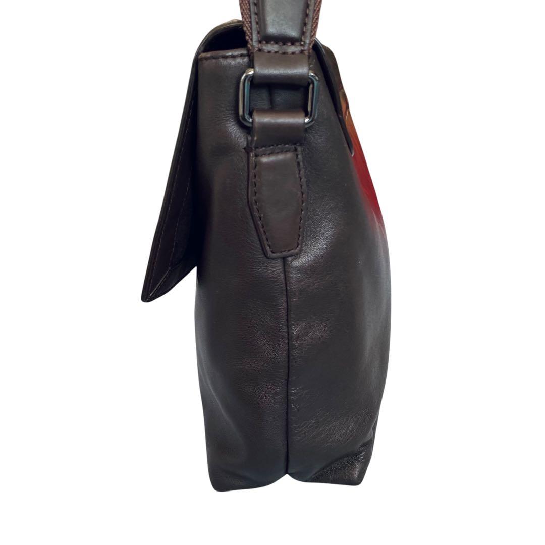 HUGO BOSS ヒューゴボス 美品 レザー メッセンジャーバッグ A4収納