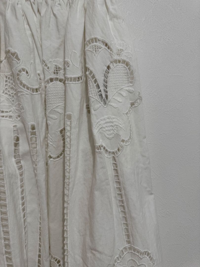 TSUHARU⋈カットワーク刺繍裾スカラップスカート⋈オフ