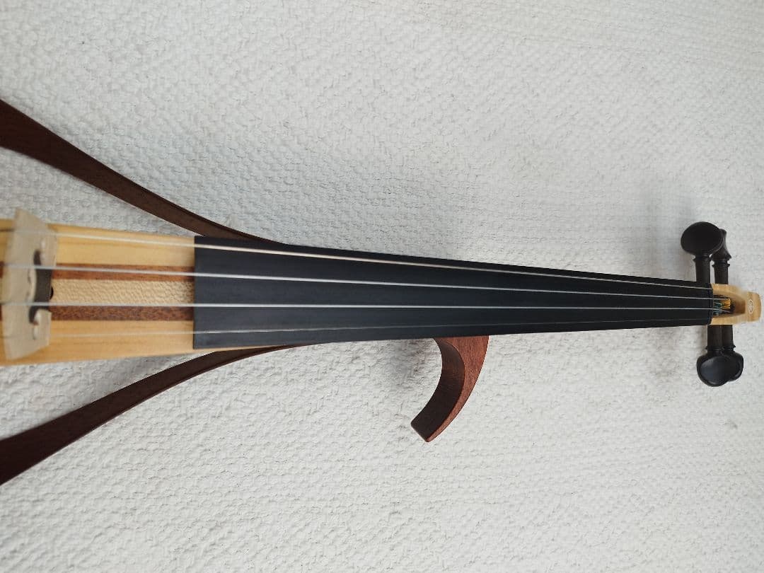 虎杢YEV104 エレクトリックバイオリン 4弦 ハードケース、弓と肩当てセット