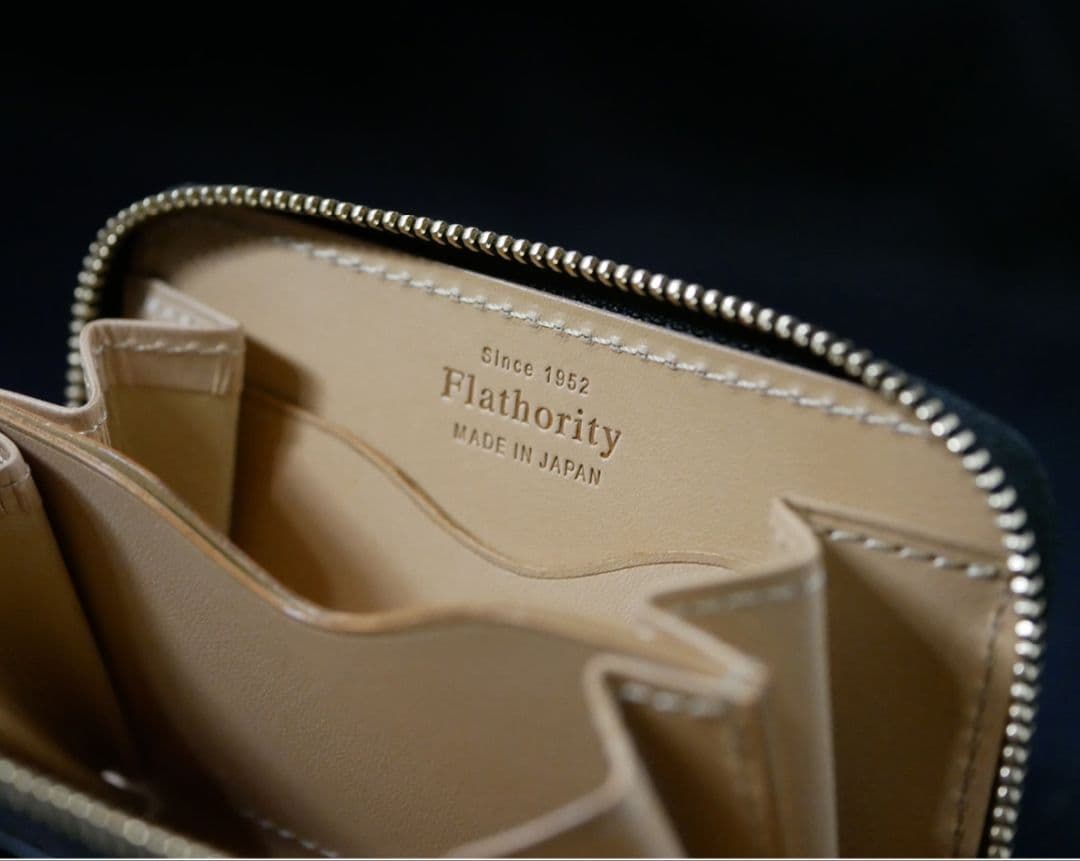 【★期間限定セール】Flathority シェルコードバンラウンドケース黒