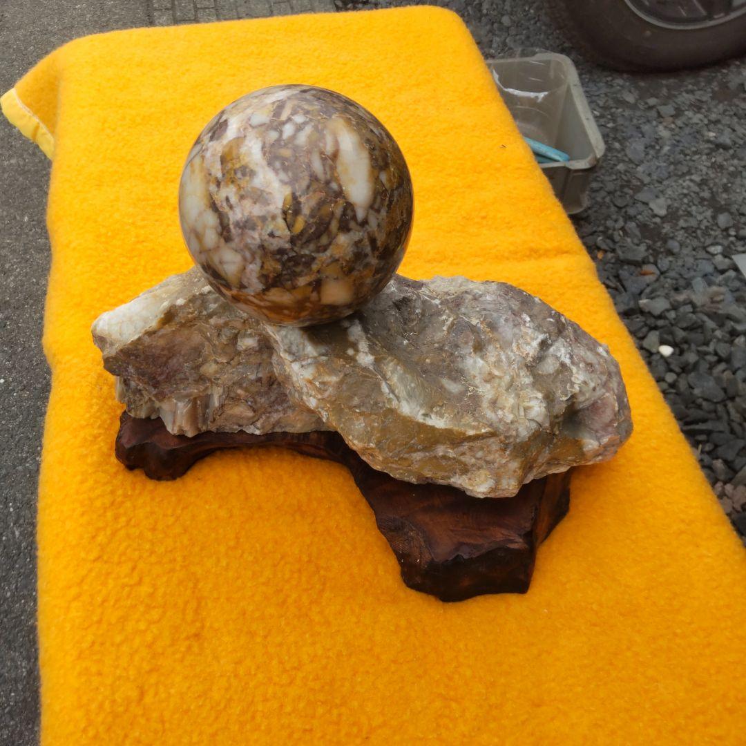 天然石の装飾品 球体と岩の組み合わせ