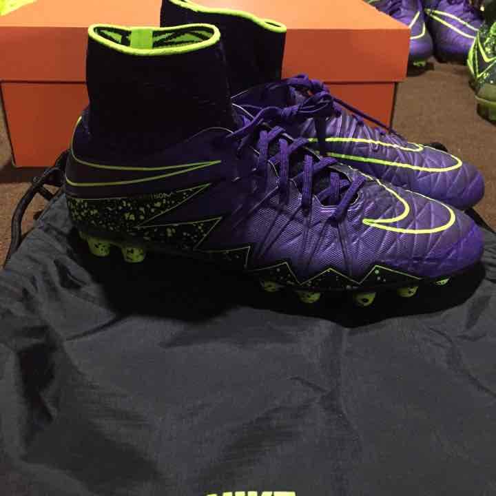 Nike ハイパーヴェノムag モデル