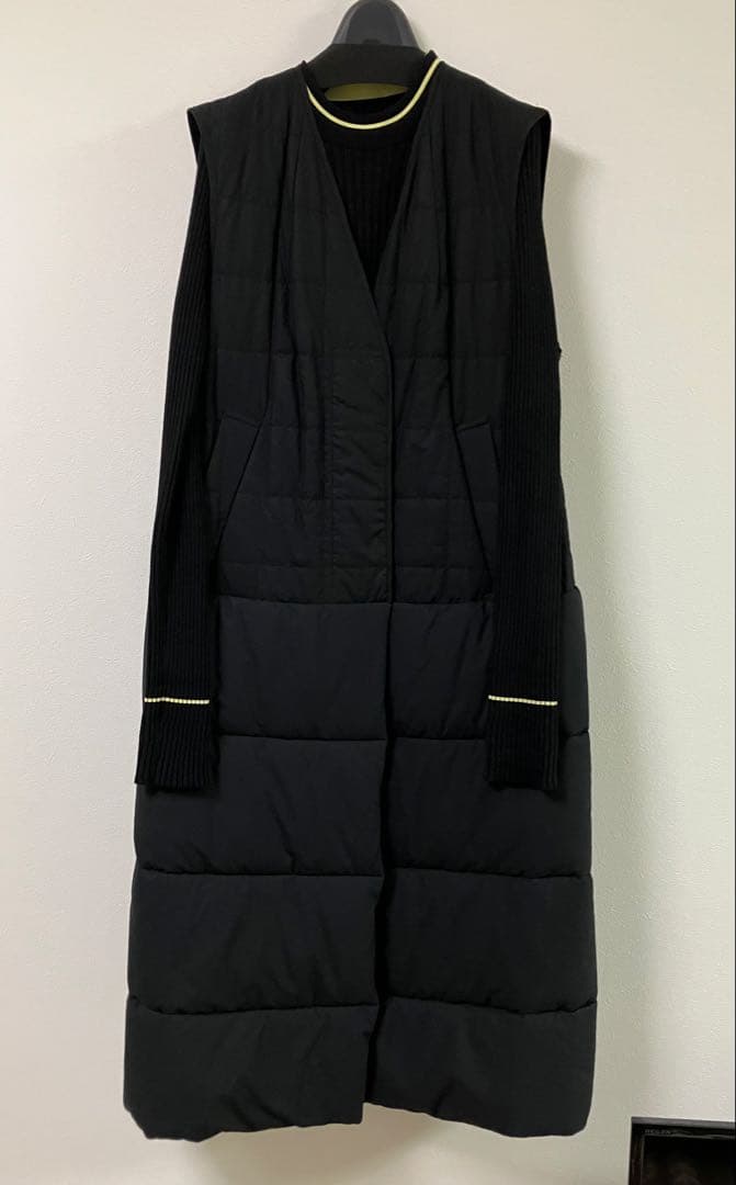ドリスヴァンノッテン★黒のベルト付きダウンベスト　ジレ　アウター