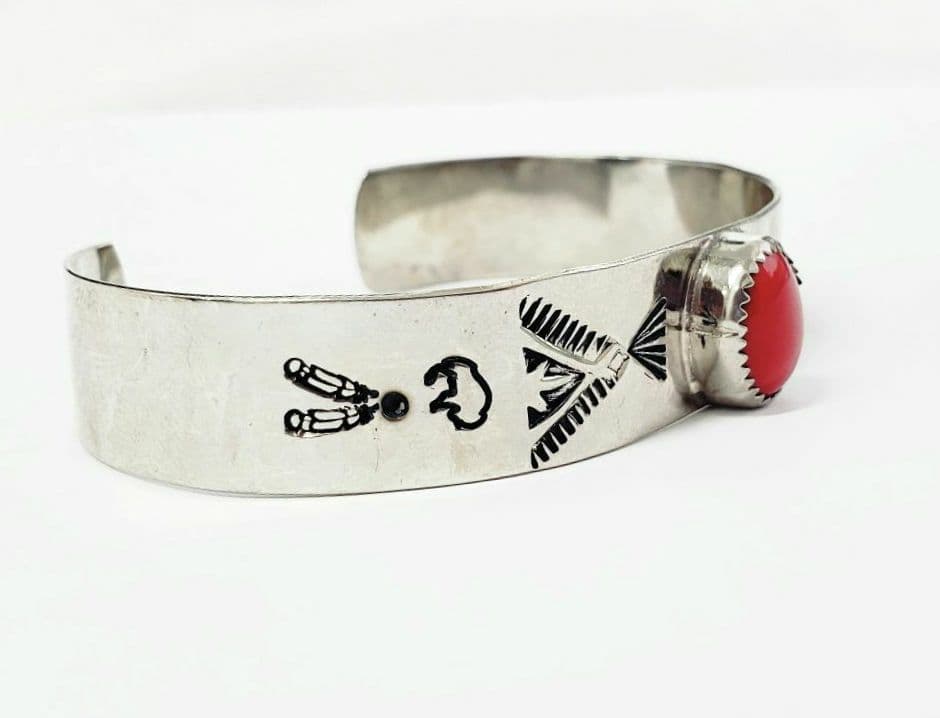 新品 インディアンジュエリー サントドミンゴ ナバホ バイソン 珊瑚 シルバー