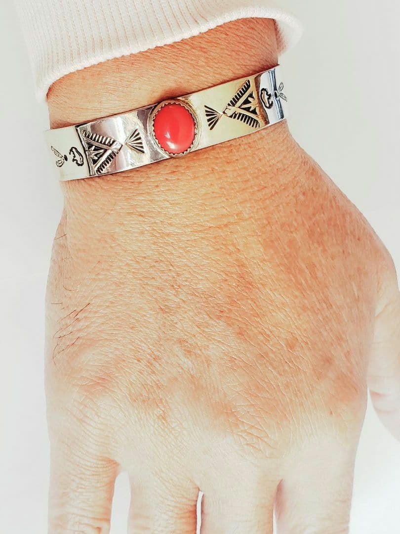 新品 インディアンジュエリー サントドミンゴ ナバホ バイソン 珊瑚 シルバー