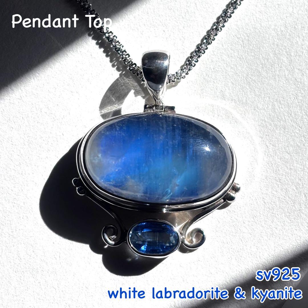 新春セール【目をひく見事なブルー】カナダ人作家一点もの　シルバージュエリー　PT