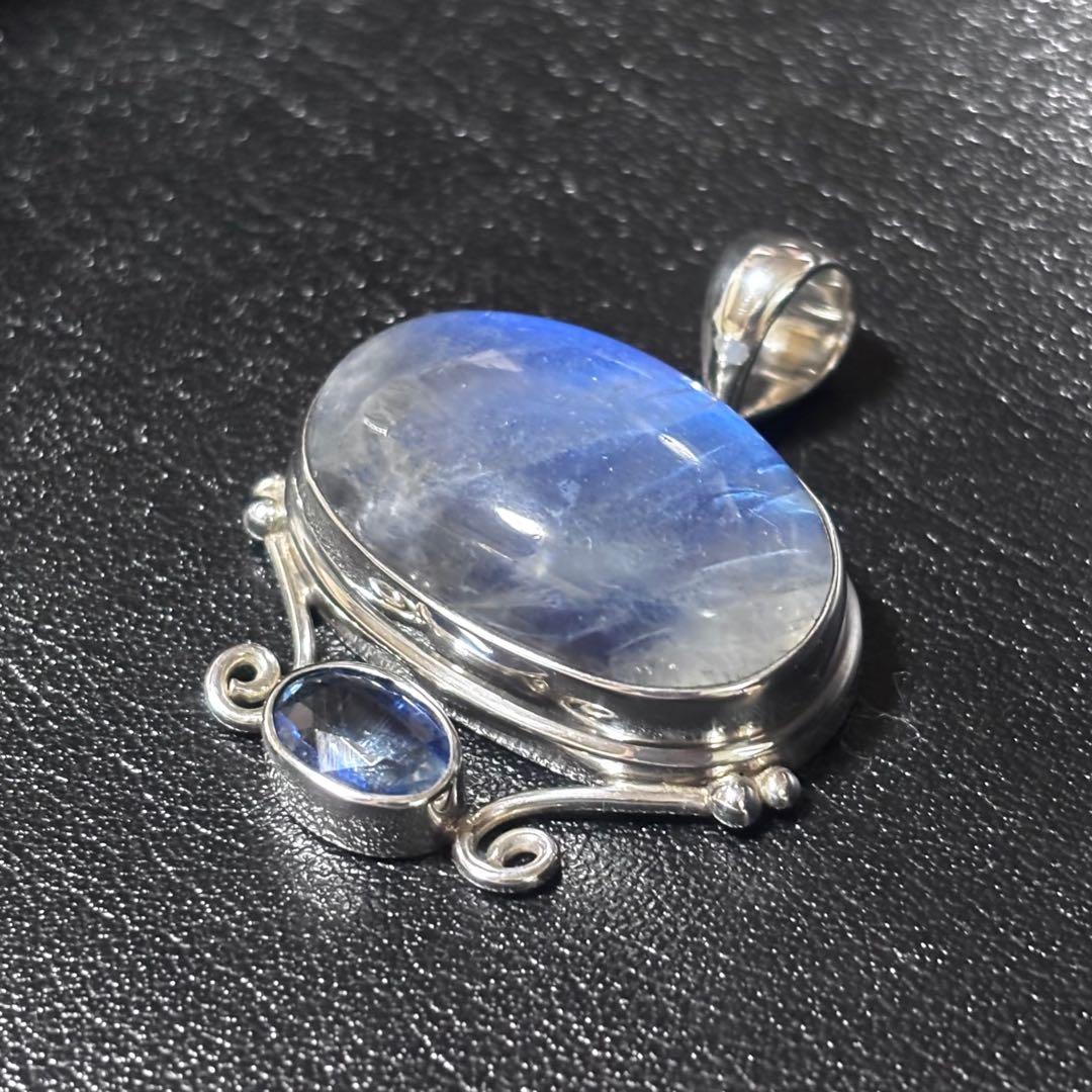 新春セール【目をひく見事なブルー】カナダ人作家一点もの　シルバージュエリー　PT