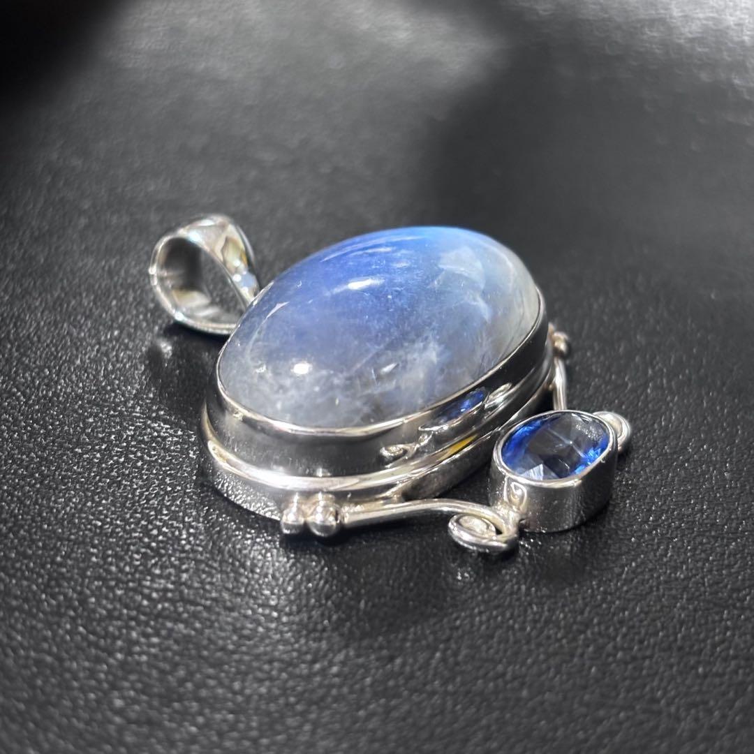 新春セール【目をひく見事なブルー】カナダ人作家一点もの　シルバージュエリー　PT