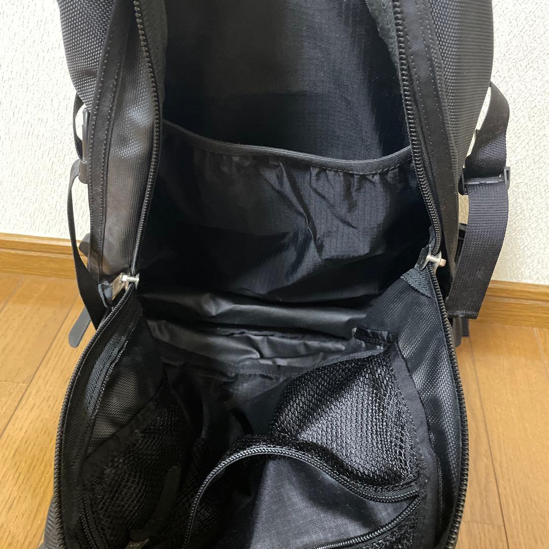 ファスナー部分特別品　GREGORY ブラックバックパック オールデイ 22ℓ