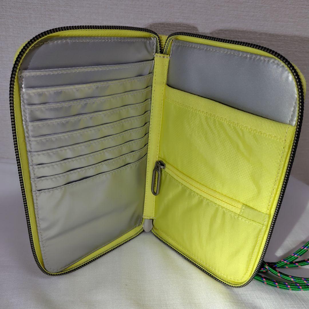 イエロー ナイロン パスポートケース