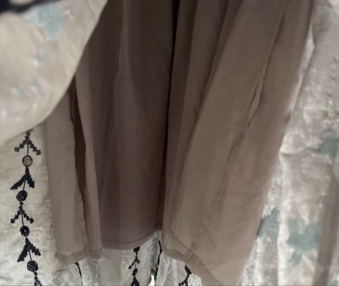 マーブルシュッド　「hopping bunny 」刺繍　 ギャザースカート