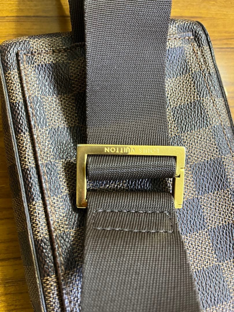 ダミエパターン ボディバッグ ブラウン