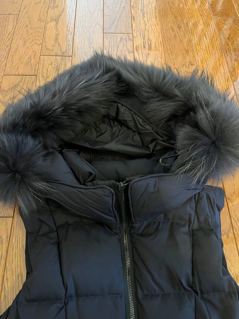 極美品　TATRAS ダウンベスト　ブラック