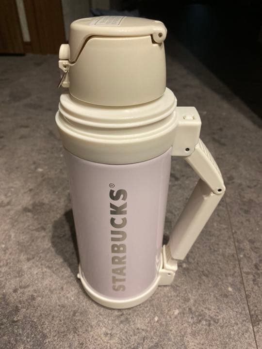 スターバックス　水筒　桜色です。