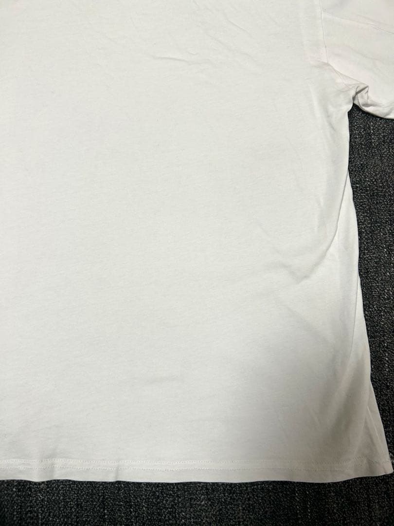 プラダ ホワイト Tシャツ ロゴ付き 半袖