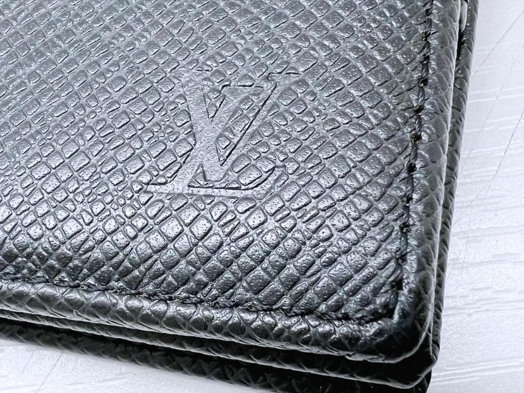 美品　ルイヴィトン　タイガ　ボワット　スクエア　ケース　M30384