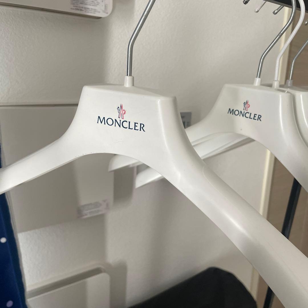 モンクレール　ハンガー