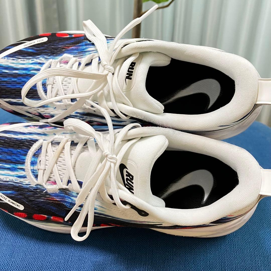 NIKE VOMERO 18 ナイキ ボメロ18 ホワイト ブルー レッド