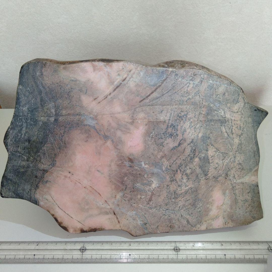 超大型バラ輝石　ロードナイト　原石　約15kg 　連山　台付き１個