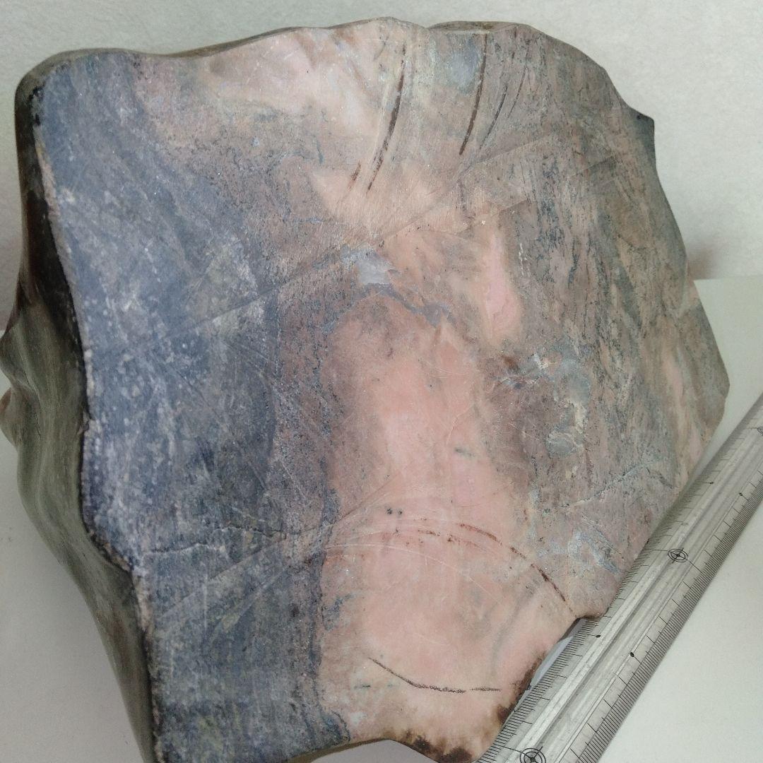 超大型バラ輝石　ロードナイト　原石　約15kg 　連山　台付き１個