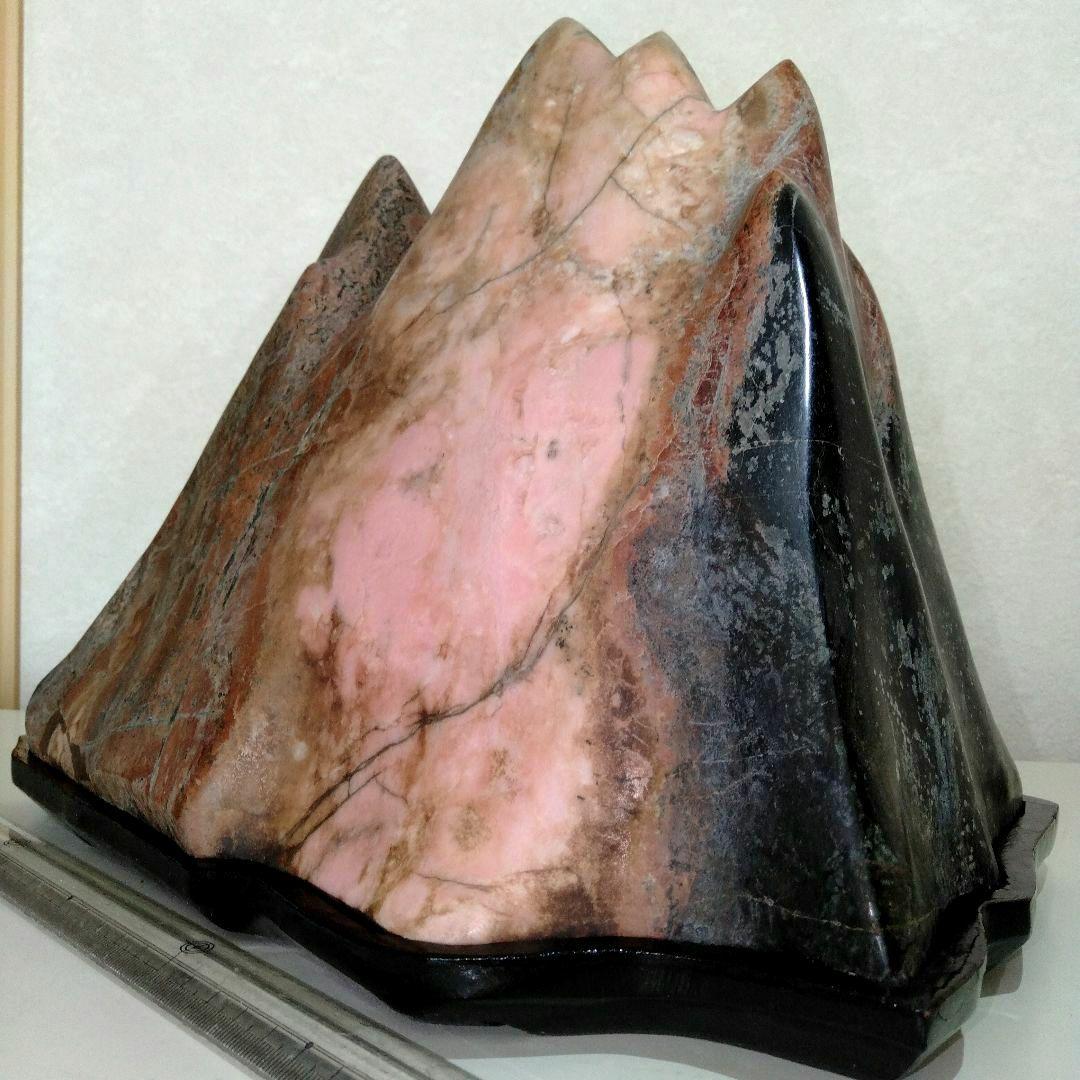 超大型バラ輝石　ロードナイト　原石　約15kg 　連山　台付き１個