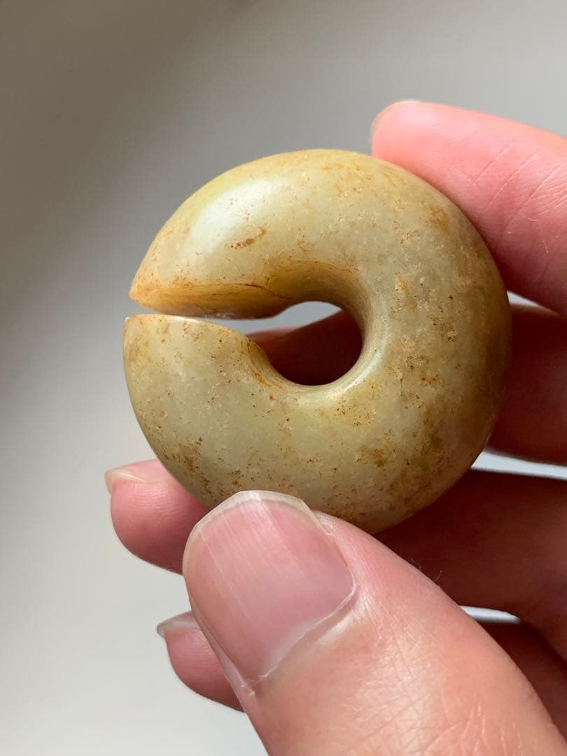 紅山文化　中国勾玉　紀元前3000年　出土　和田玉　翡翠勾玉　石器　土器　根付