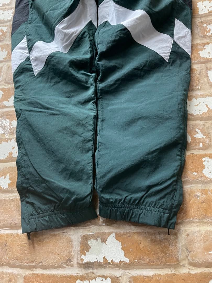 adidas ナイロンパンツ　トラックパンツ　トレフォイル　刺繍　アディダス　緑