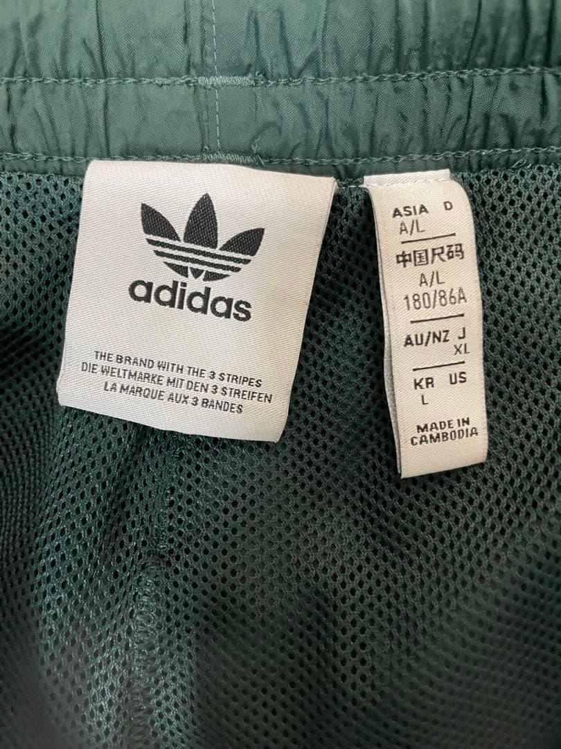adidas ナイロンパンツ　トラックパンツ　トレフォイル　刺繍　アディダス　緑