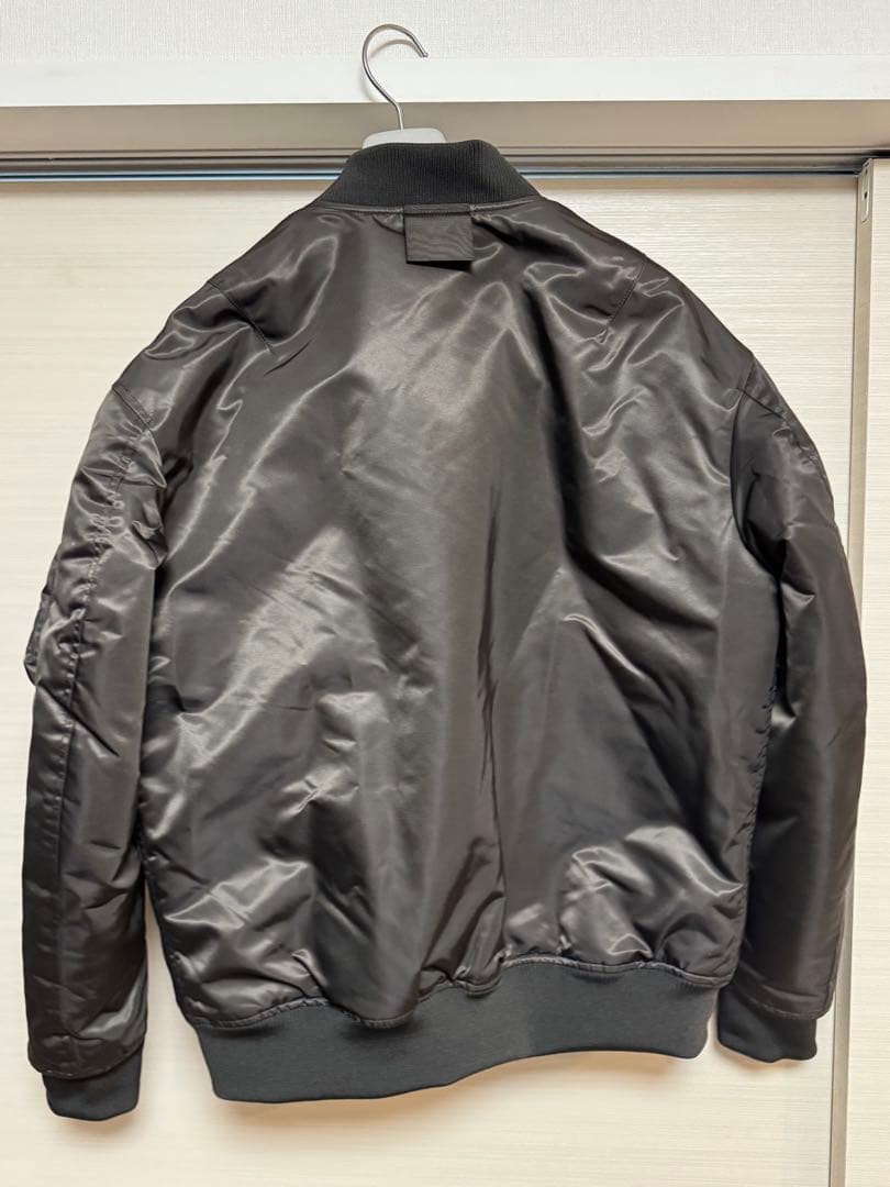 2026年　モデルユニクロ+J ハイブリッド MA-1 ダウン　L GLAY