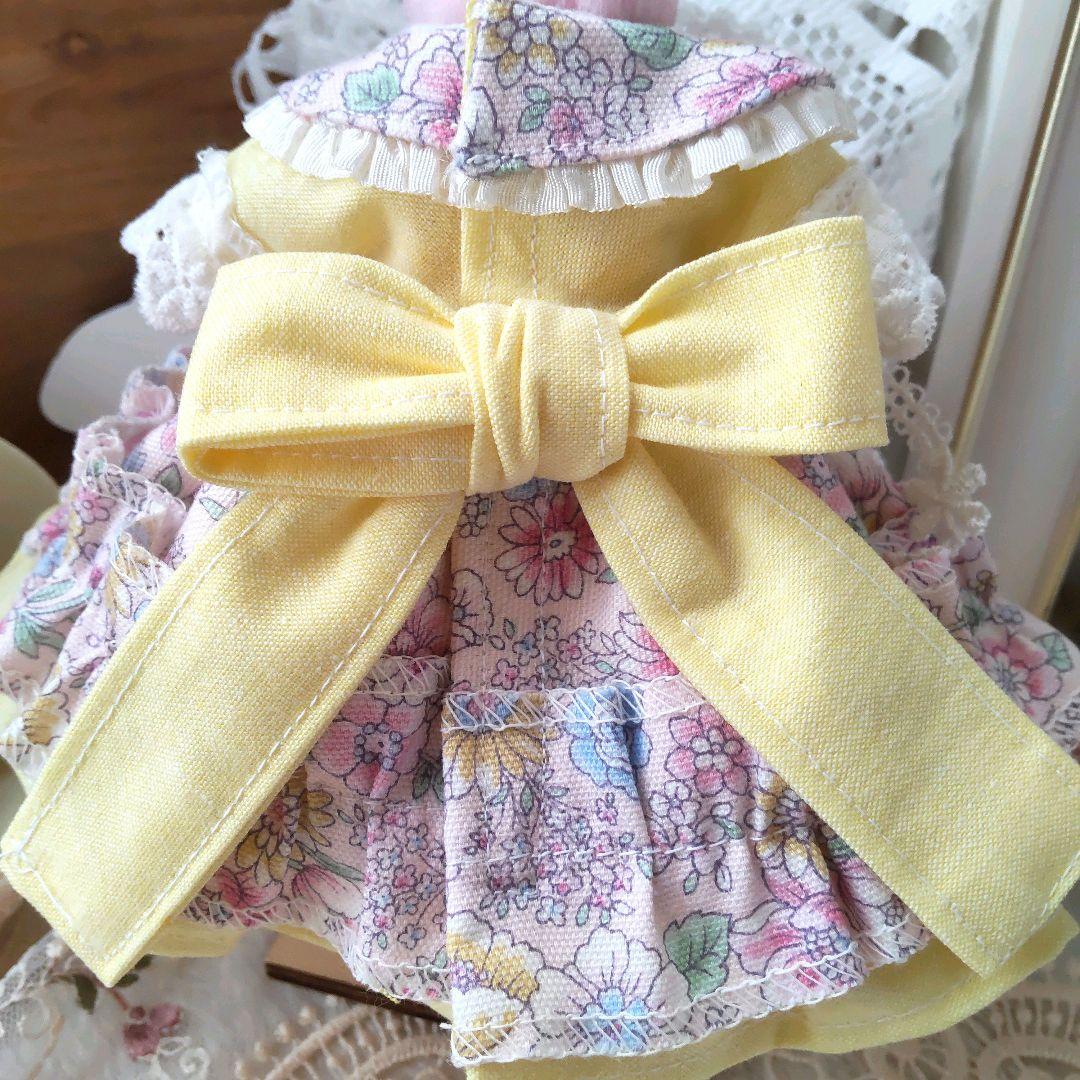 【世界で１着】エプロン付　４点セット　小花イエロー　ドレス　１６cm　ぬい服
