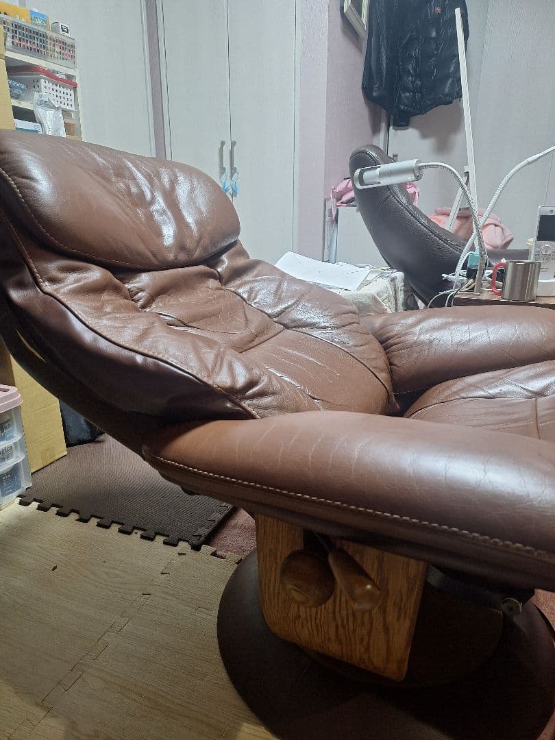 【引き取り専用】レザーリクライニングチェアとオットマン カリモク