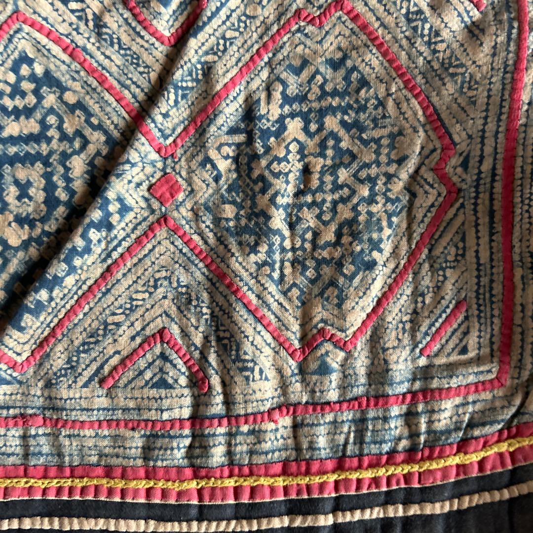 古古布・モン族藍染めバティック布手刺繍おんぶ布