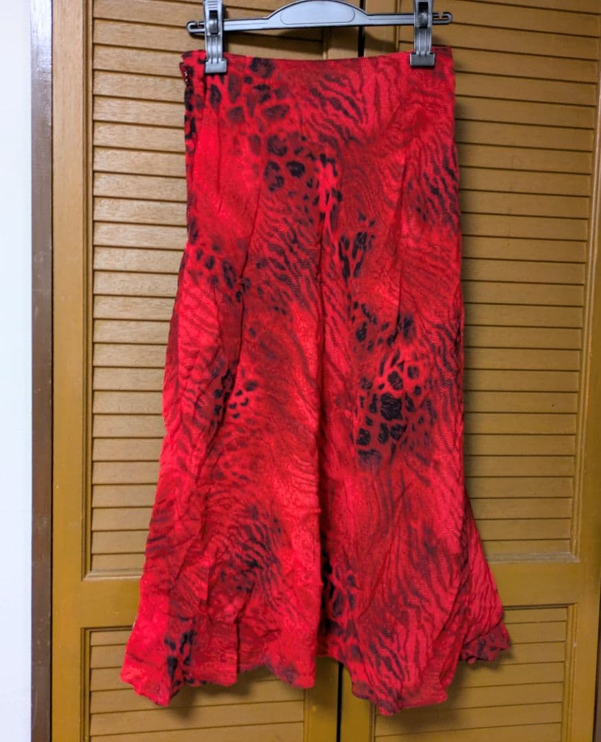 伊太利屋 ロングスカート レッド 新品未使用 11号