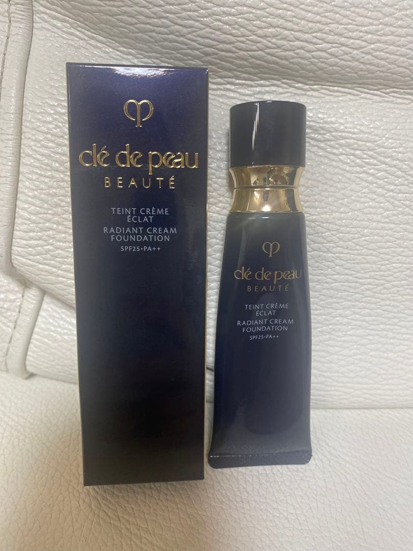 美品☆クレドポーボーテ　タンクレームエクラnオークル20