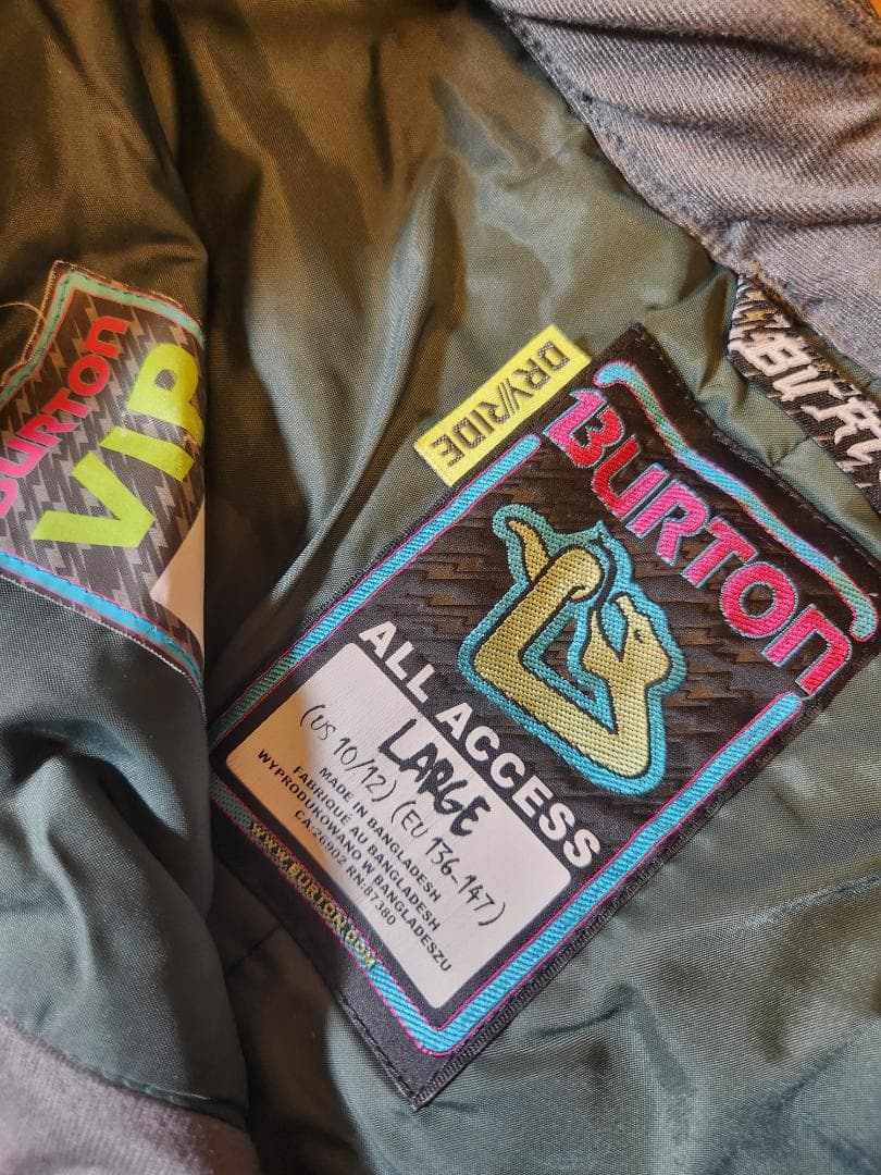 Burton 子ども用スノーボードウェア上下セット 140 ジャケットとパンツ